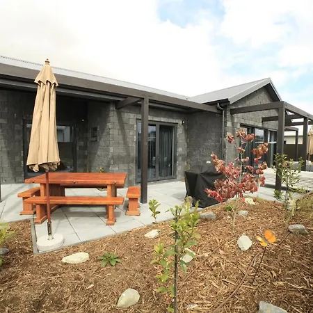 Black Stilt Retreat, Stunning Luxury Property Twizel Exterior photo
