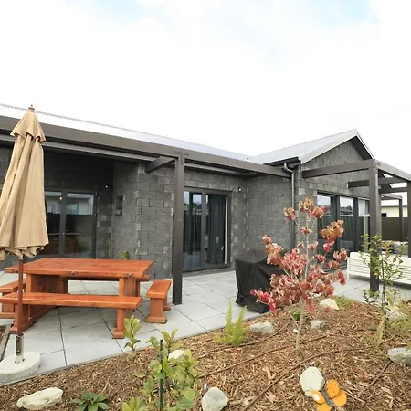 Black Stilt Retreat, Stunning Luxury Property Twizel Exterior photo